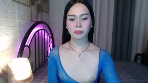 hoelymolly online show from July 9, 11:32 pm