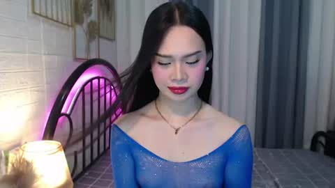 hoelymolly online show from July 10, 8:25 pm