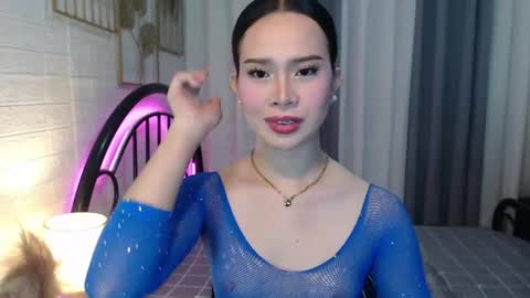 hoelymolly online show from July 11, 10:27 pm