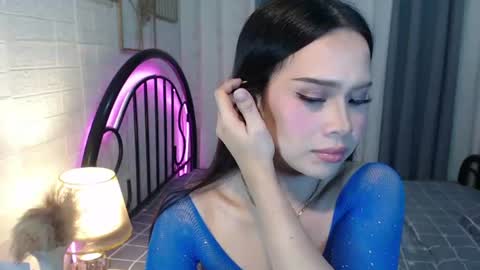 hoelymolly online show from July 14, 2:06 am