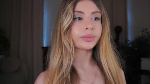 Moni Monica online show from August 1, 5:08 pm