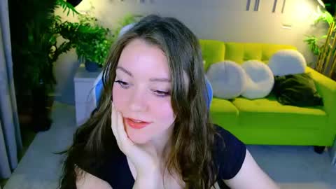 Lana online show from August 8, 9:15 pm