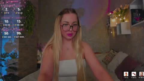 holly_molly8 online show from April 22, 6:55 pm