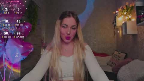 holly_molly8 online show from April 25, 7:20 pm