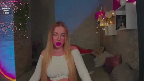 holly_molly8 online show from August 14, 7:17 pm
