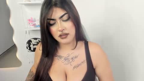 Holly online show from August 26, 9:00 pm