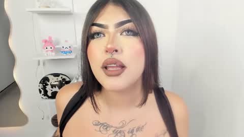 Holly online show from August 28, 6:50 pm