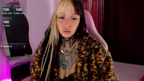 Holly Hudson     online show from August 4, 1:41 pm