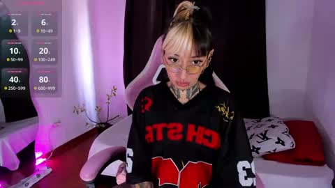 Holly Hudson     online show from August 7, 7:47 pm