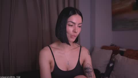 Holly Linder online show from August 5, 4:32 am
