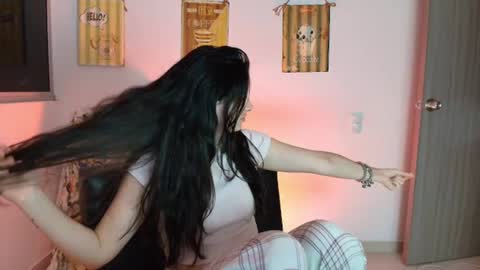 hollyshit_ online show from August 7, 2:00 am