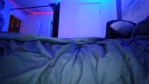 hollywoodbobby online show from July 1, 3:40 am
