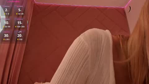 hollyylee online show from August 7, 7:41 am