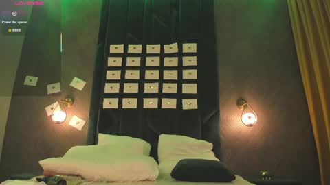 hollyylee online show from August 15, 4:27 am