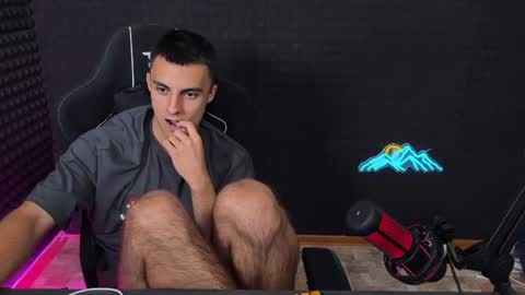 Hols online show from August 4, 7:22 pm