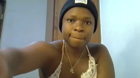 holy_ebony online show from August 11, 1:18 am