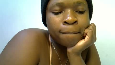 holy_ebony online show from August 11, 2:24 am