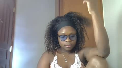 holy_ebony online show from August 11, 2:30 pm