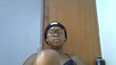 holy_ebony online show from August 13, 1:19 am