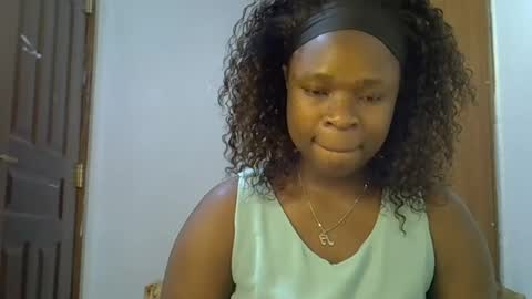 holy_ebony online show from August 14, 5:22 am