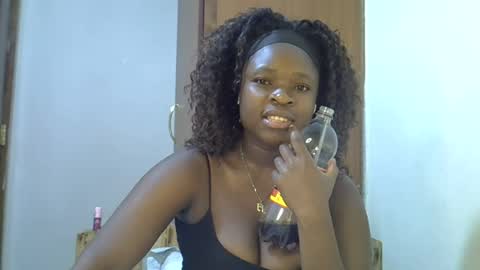 holy_ebony online show from August 15, 1:42 am