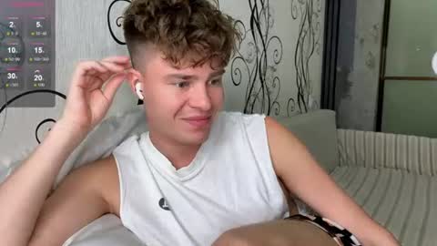 holy_eggs_00 online show from August 13, 6:33 pm