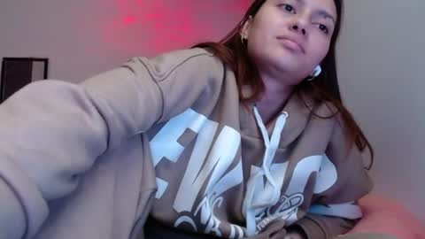 holy_julii online show from August 4, 4:31 am