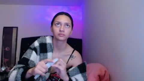 holy_julii online show from August 6, 12:53 am
