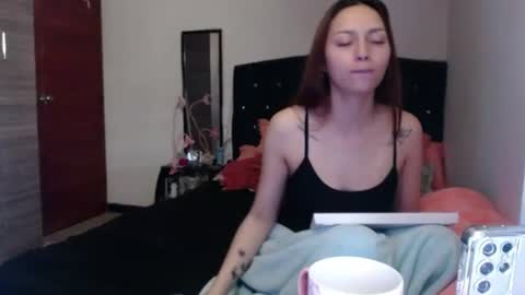 holy_julii online show from August 8, 2:00 am
