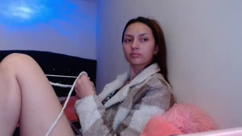 holy_julii online show from August 11, 7:54 am