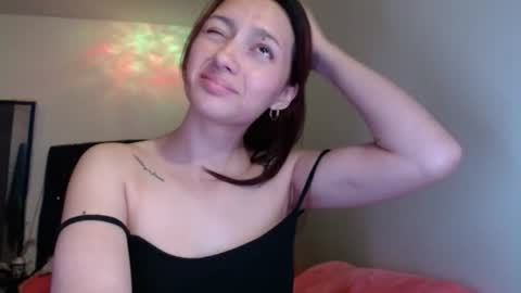 holy_julii online show from August 15, 5:00 am
