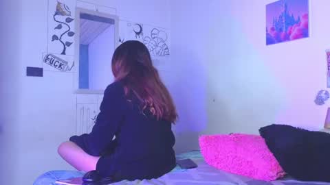 holy_taby_ online show from August 15, 6:28 am