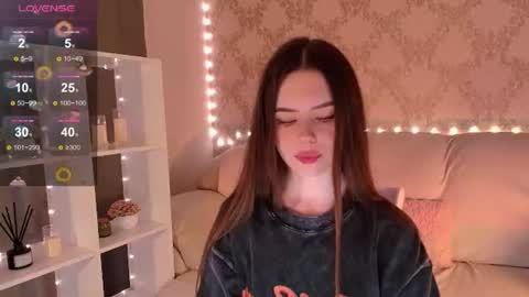 Mia online show from August 7, 4:12 am