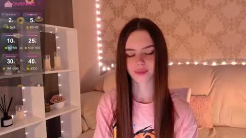 Mia online show from August 9, 5:52 am