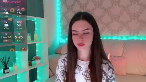 Mia online show from August 13, 4:37 am