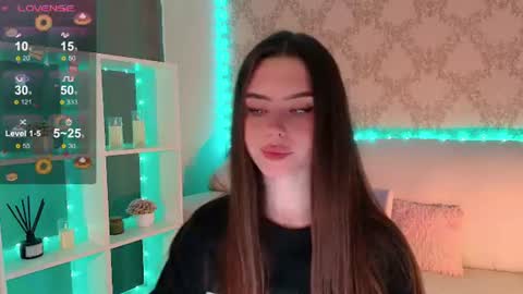 Mia online show from August 15, 4:49 am