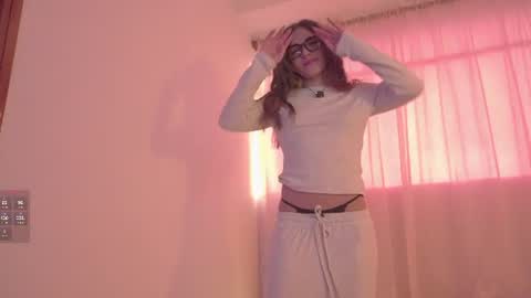 honeeeey_ online show from June 12, 10:28 pm