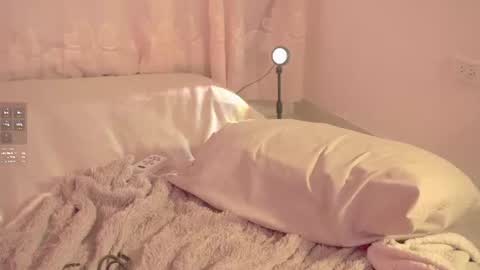 honeeeey_ online show from June 17, 11:48 pm