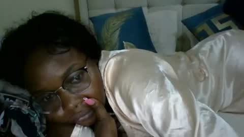 Honevey online show from April 12, 4:42 pm