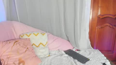 honey  monroe online show from August 15, 5:00 am
