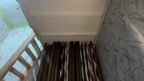 honey_swellens online show from July 12, 1:23 am