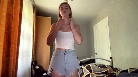 Klara online show from August 2, 12:01 pm