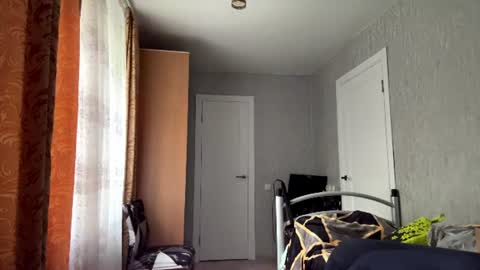 Klara online show from August 4, 1:41 pm