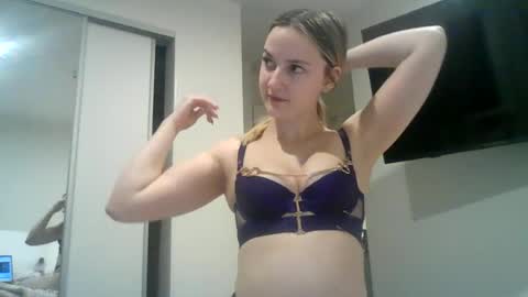 honeyblakex online show from June 24, 6:15 am