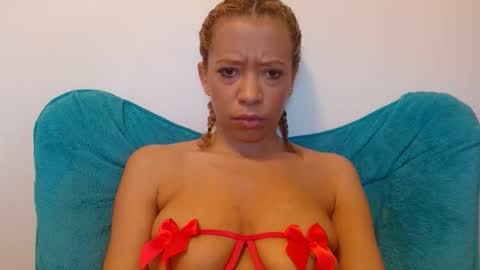 honeygoldenbaddie24 online show from March 27, 6:23 pm