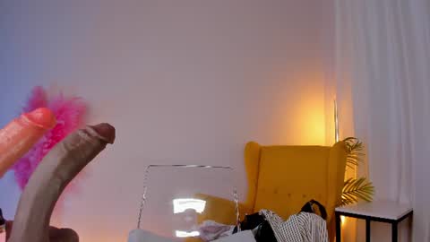 Alexia online show from August 6, 1:32 pm