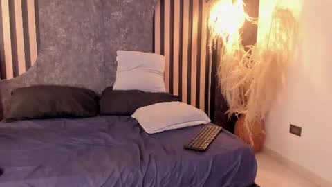 honeytwins online show from August 7, 7:52 am