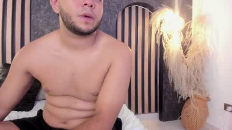 honeytwins online show from August 12, 9:33 am