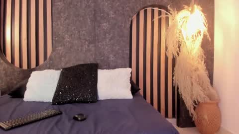 honeytwins online show from August 14, 4:27 am