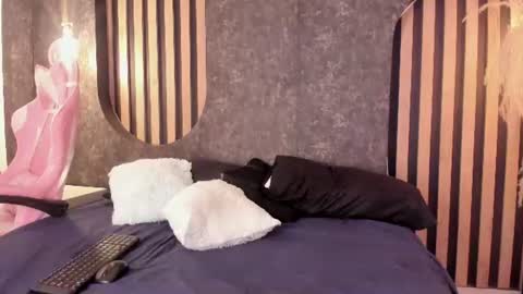 honeytwins online show from August 14, 5:33 am